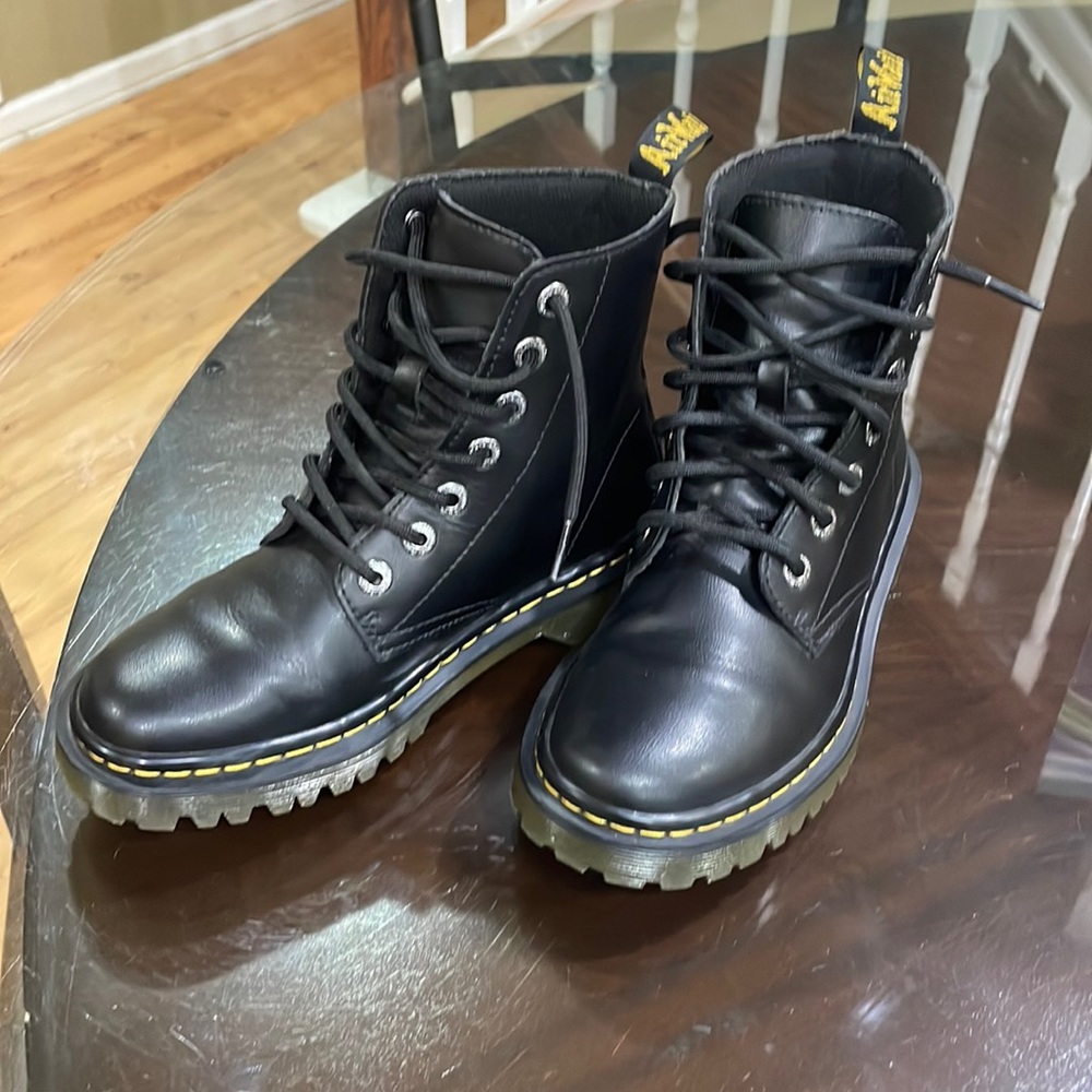 Dr. Martens Womens Luana